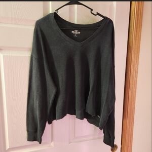 Hollister Women's Black V-Neck Cropped Sweater